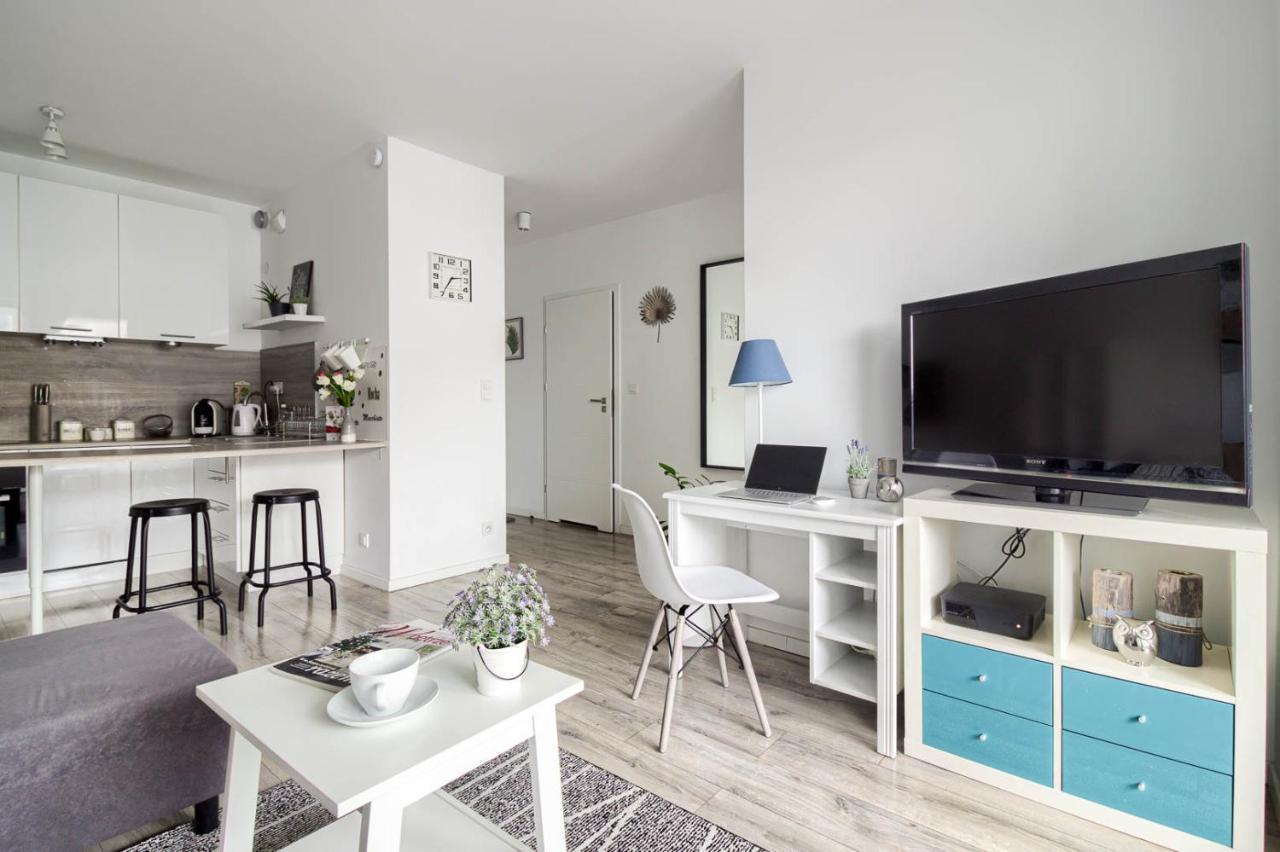 M&R Apartament Airport&Business Premium Komputerowa - Underground Garage - Free Wifi - Netflix - Self Check-In - 5 Min From Chopin Airport Warszawa Exteriör bild