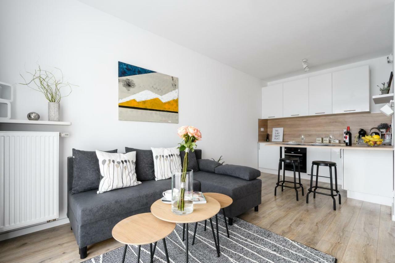 M&R Apartament Airport&Business Premium Komputerowa - Underground Garage - Free Wifi - Netflix - Self Check-In - 5 Min From Chopin Airport Warszawa Exteriör bild