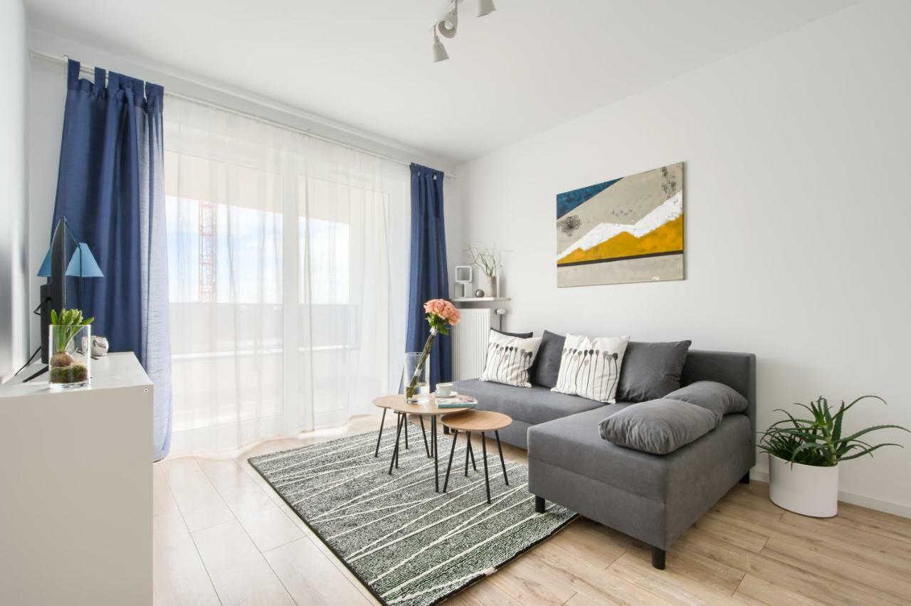 M&R Apartament Airport&Business Premium Komputerowa - Underground Garage - Free Wifi - Netflix - Self Check-In - 5 Min From Chopin Airport Warszawa Exteriör bild