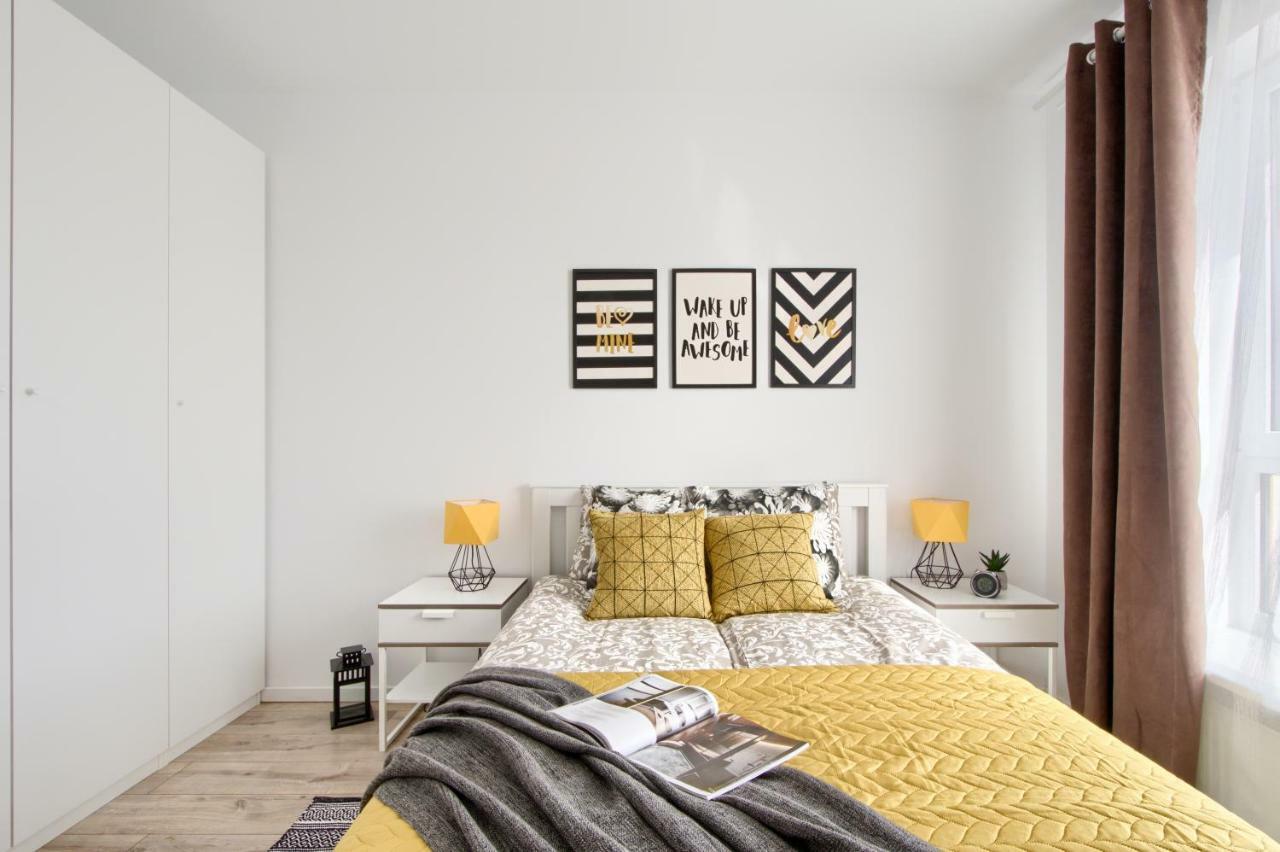 M&R Apartament Airport&Business Premium Komputerowa - Underground Garage - Free Wifi - Netflix - Self Check-In - 5 Min From Chopin Airport Warszawa Exteriör bild