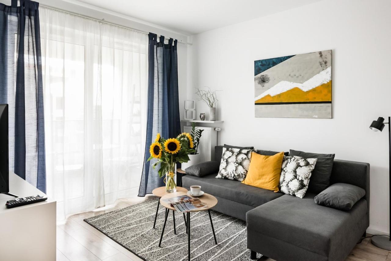 M&R Apartament Airport&Business Premium Komputerowa - Underground Garage - Free Wifi - Netflix - Self Check-In - 5 Min From Chopin Airport Warszawa Exteriör bild