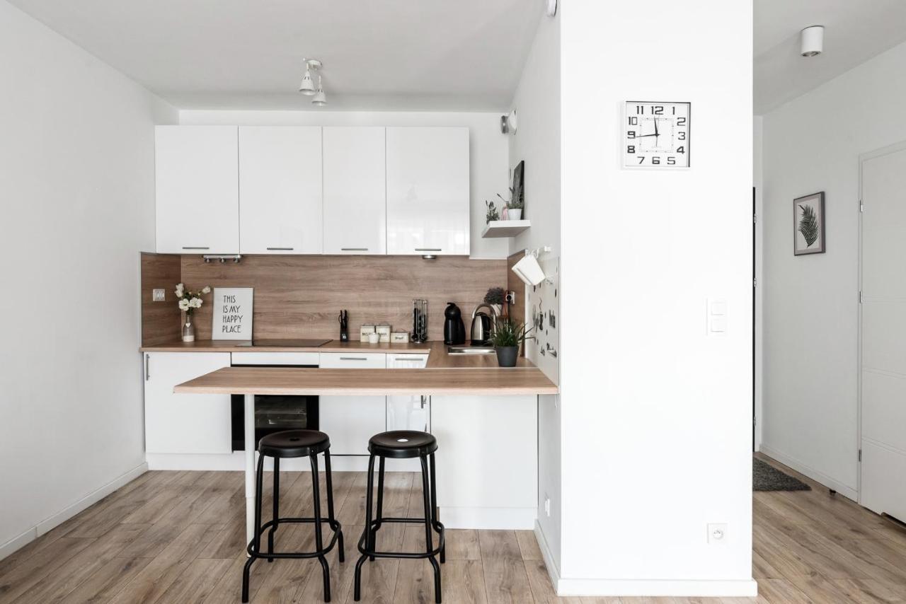 M&R Apartament Airport&Business Premium Komputerowa - Underground Garage - Free Wifi - Netflix - Self Check-In - 5 Min From Chopin Airport Warszawa Exteriör bild