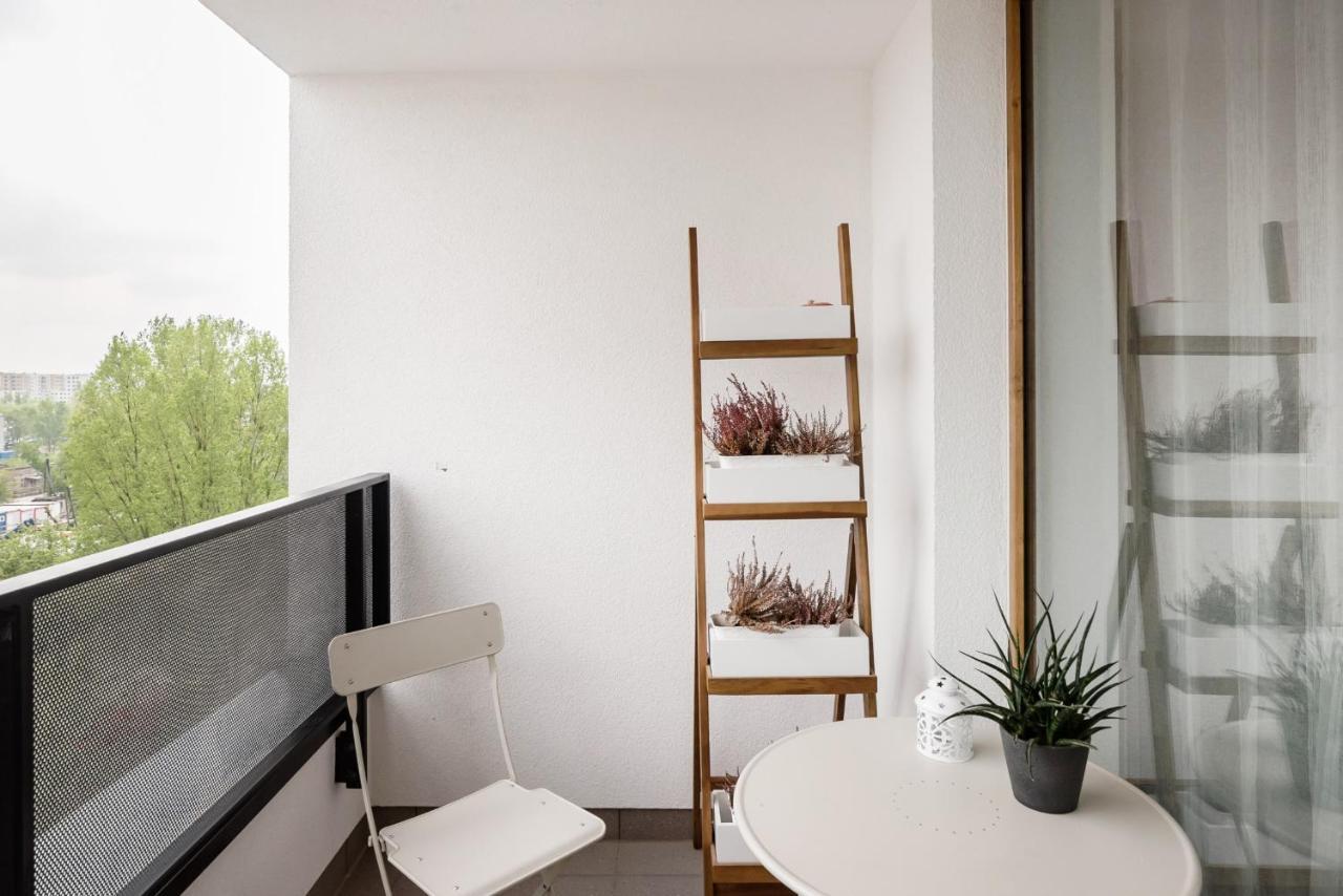 M&R Apartament Airport&Business Premium Komputerowa - Underground Garage - Free Wifi - Netflix - Self Check-In - 5 Min From Chopin Airport Warszawa Exteriör bild