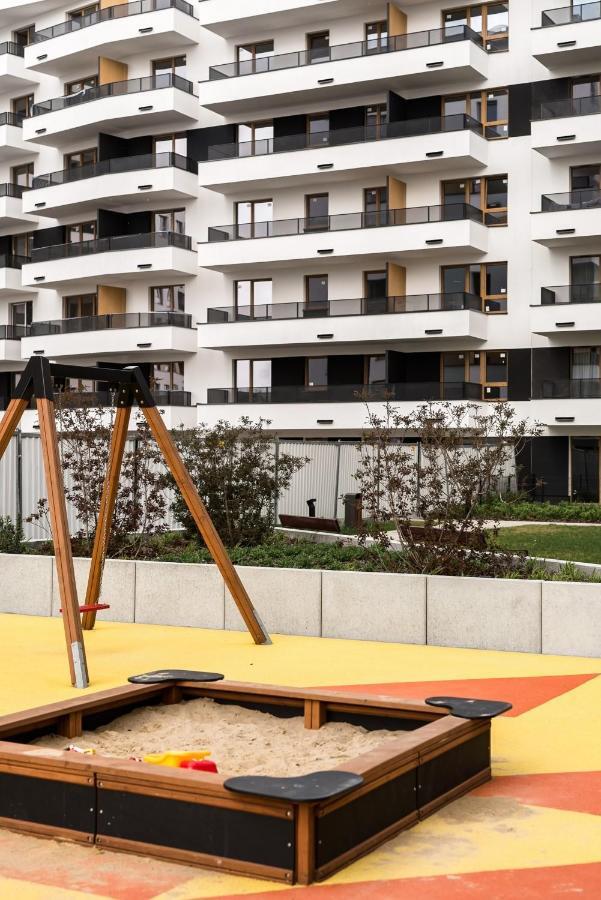 M&R Apartament Airport&Business Premium Komputerowa - Underground Garage - Free Wifi - Netflix - Self Check-In - 5 Min From Chopin Airport Warszawa Exteriör bild