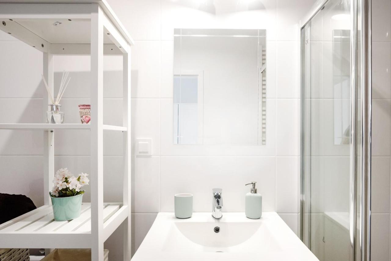 M&R Apartament Airport&Business Premium Komputerowa - Underground Garage - Free Wifi - Netflix - Self Check-In - 5 Min From Chopin Airport Warszawa Exteriör bild