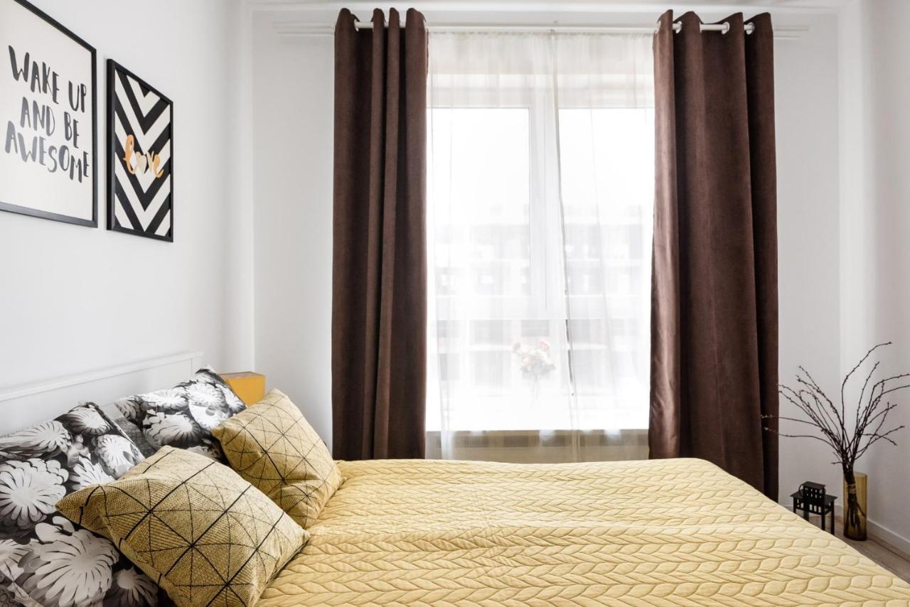 M&R Apartament Airport&Business Premium Komputerowa - Underground Garage - Free Wifi - Netflix - Self Check-In - 5 Min From Chopin Airport Warszawa Exteriör bild
